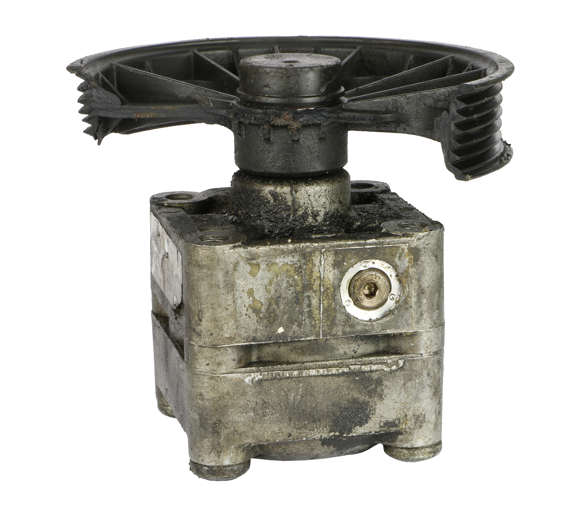 Hydraulikpumpe mit beschädigter Riemenscheibe – Teilerstattung