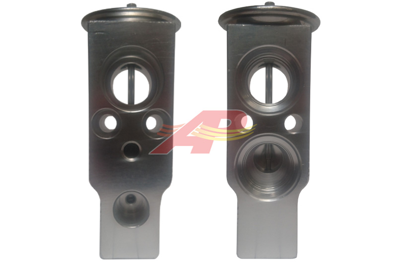 Expansionsventil John Deere XB00001045, FXB00001045, 4464354, B00001045 | 0018310232-03